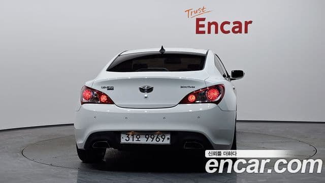 Hyundai Genesis купе 200 турбо P, 2010 4