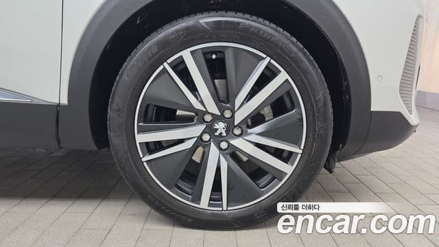 Peugeot 5008 2세대 1.2 Pure Tech GT, 2024 все фото