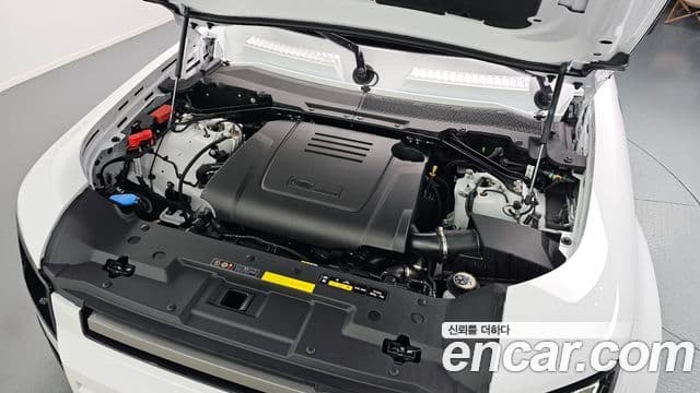 Land Rover Defender (L663) 110 P300 X-Dynamic SE, 2025 6