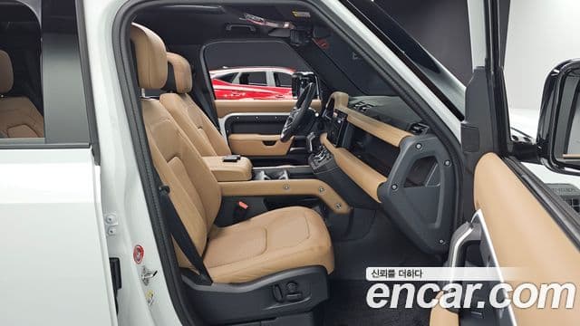 Land Rover Defender (L663) 110 P300 X-Dynamic SE, 2025 10