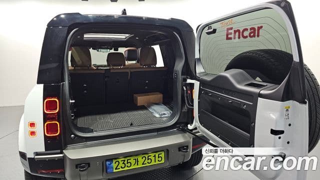 Land Rover Defender (L663) 110 P300 X-Dynamic SE, 2025 19
