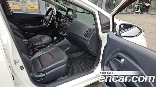 Kia All New Pride Luxury, 2013 10