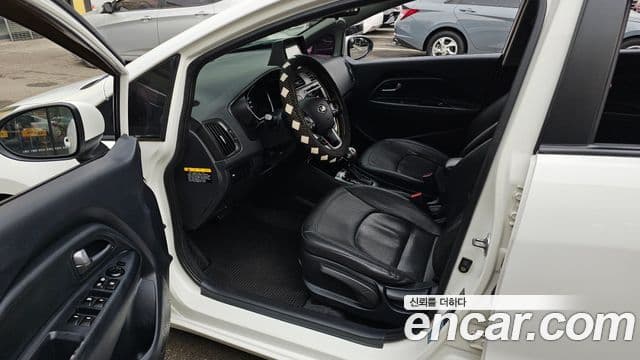 Kia All New Pride Luxury, 2013 11