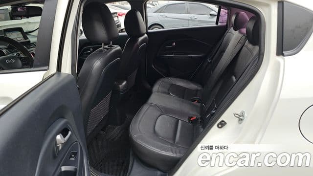 Kia All New Pride Luxury, 2013 12