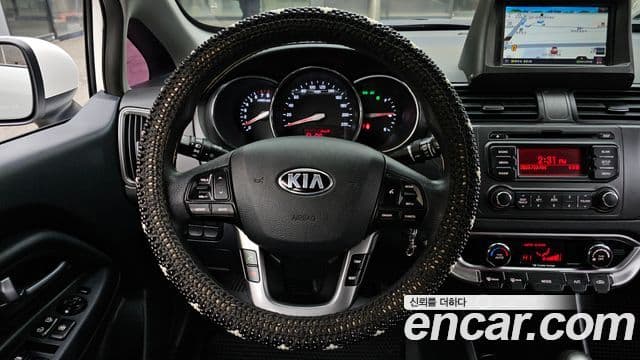 Kia All New Pride Luxury, 2013 13
