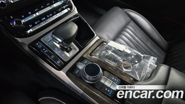 Genesis EQ900 Prestige, 2016 9