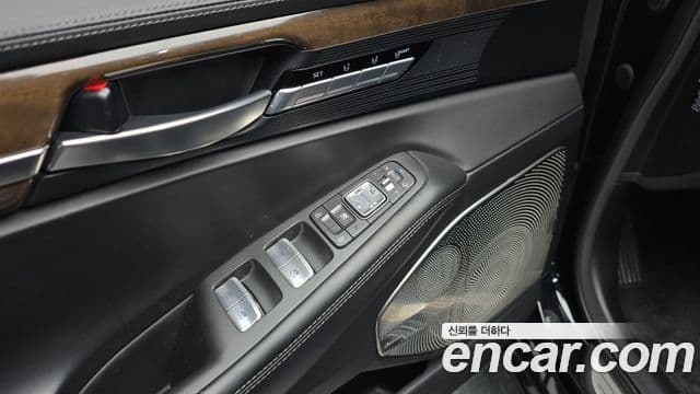 Genesis EQ900 Prestige, 2016 18