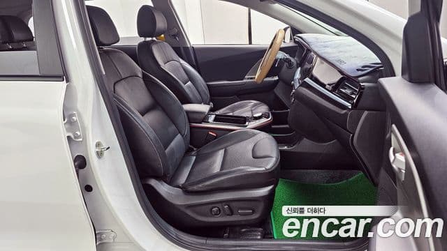 Kia Niro Plus Air (таксомоторный тип), 2023 11