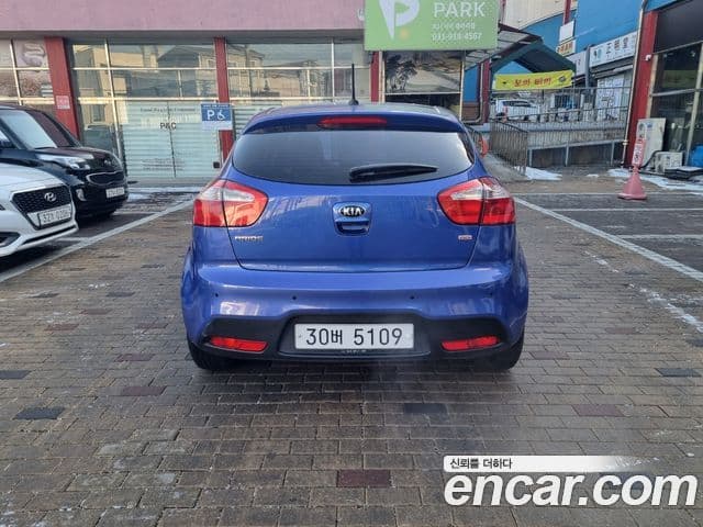 Kia All New Pride Luxury, 2013 4