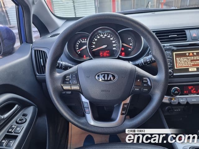 Kia All New Pride Luxury, 2013 12