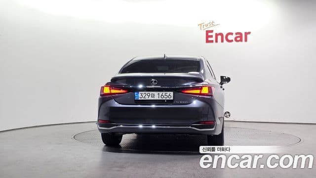 Lexus ES300h 7세대 Luxury Plus, 2023 4