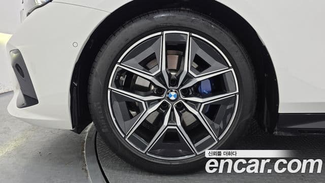 BMW 5시리즈 (G60) 520i M Sport, 2025 все фото