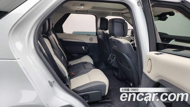 Land Rover Discovery 5 P360 Dynamic HSE, 2025 12