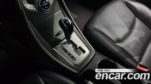 Hyundai Avante MD Premier, 2012 9