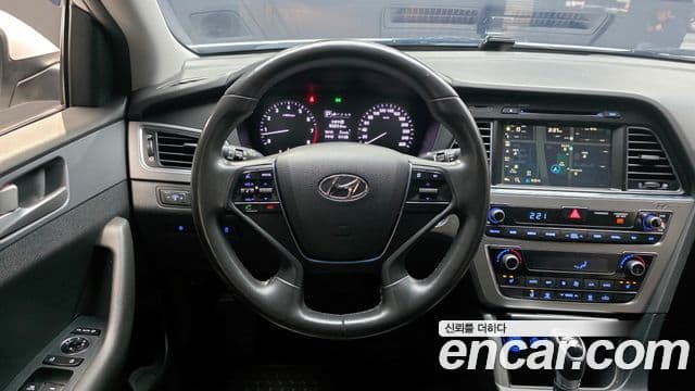 Hyundai LF Sonata Premium, 2017 9