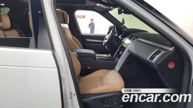 Land Rover Discovery 5 D300 Dynamic HSE, 2024 11