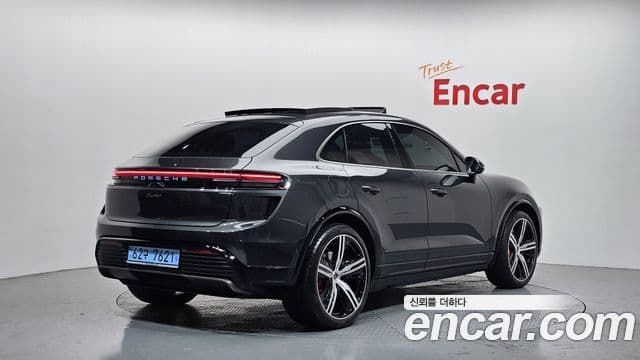 Porsche Macan EV турбо, 2025 2