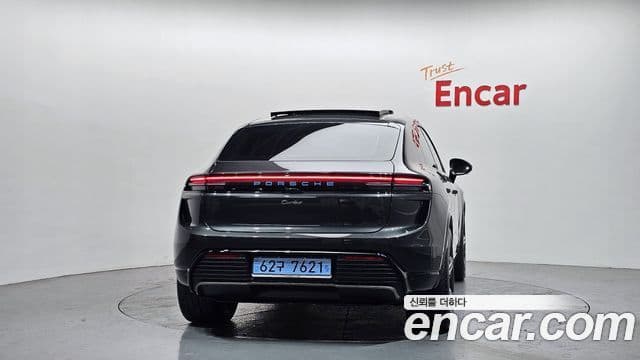 Porsche Macan EV турбо, 2025 4