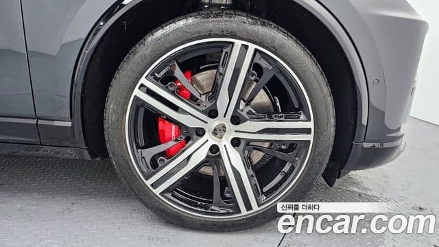 Porsche Macan EV турбо, 2025 все фото