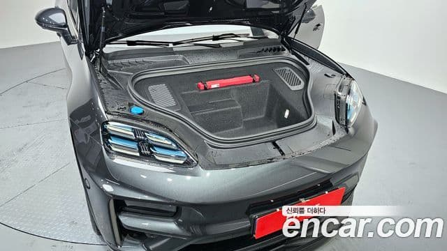 Porsche Macan EV турбо, 2025 6