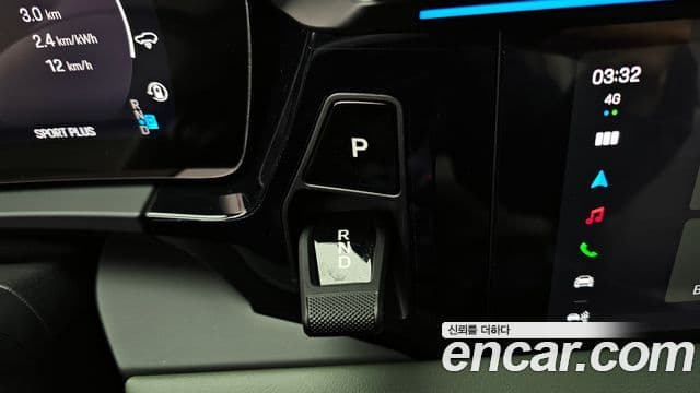 Porsche Macan EV турбо, 2025 9