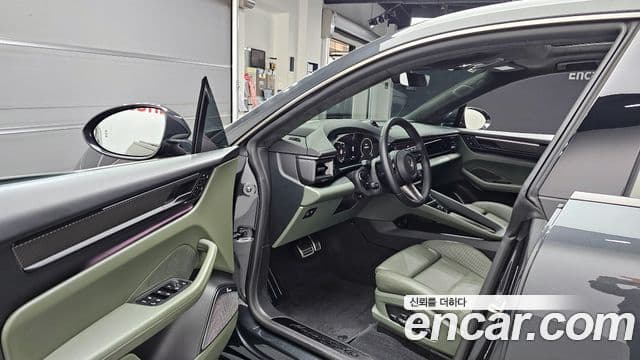 Porsche Macan EV турбо, 2025 10