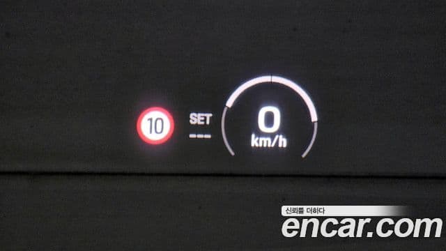 Porsche Macan EV турбо, 2025 14