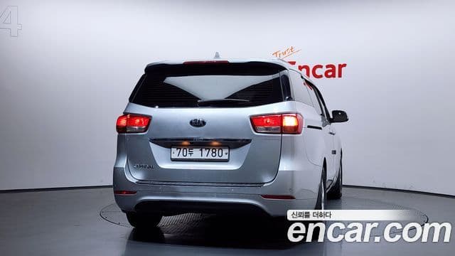 Kia All New Carnival Luxury, 2015 4