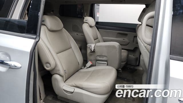 Kia All New Carnival Luxury, 2015 12