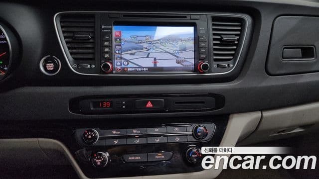 Kia All New Carnival Luxury, 2015 14