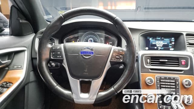 Volvo V60 Cross Country D4, 2016 13