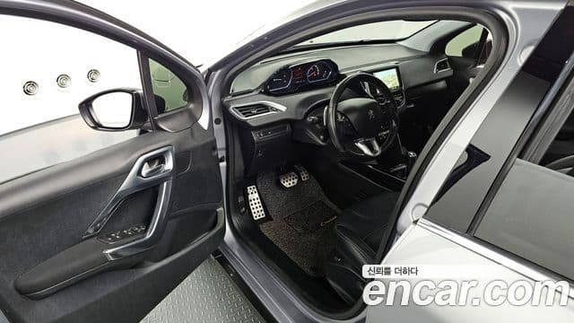 Peugeot 2008 1.6 BlueHDi Allure GC, 2018 11