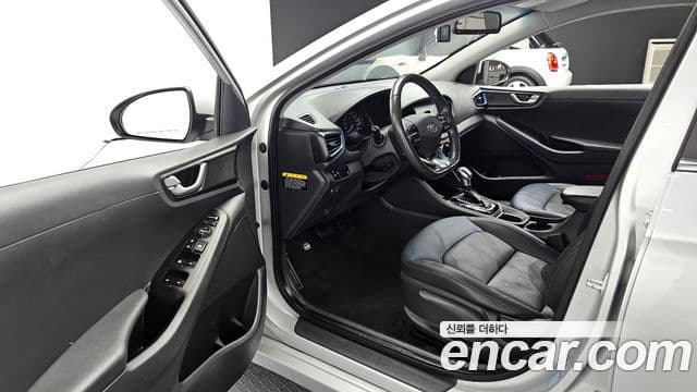 Hyundai Ioniq гибрид, 2017 11