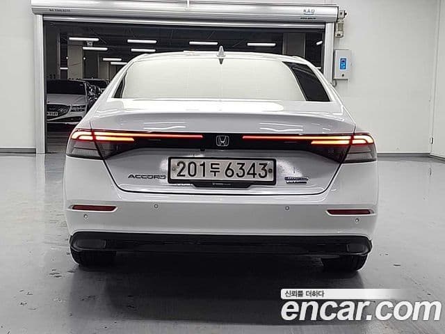 Honda Accord 11세대 2.0 гибрид Туринг (Touring), 2023 3