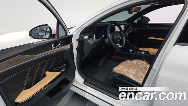 Kia K5 3세대 Signature, 2022 10