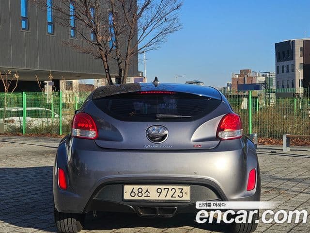 Hyundai Veloster Unique, 2013 4