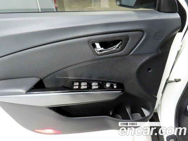 KG모빌리티(SsangYong) Tivoli Armor дизель LX 2WD, 2018 12