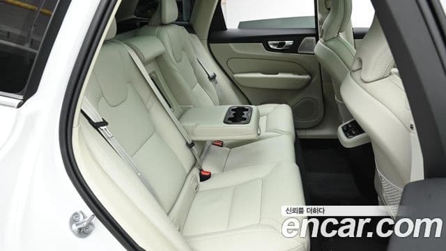 Volvo XC60 2세대 B5 Ultra Bright Air подвеска, 2026 12