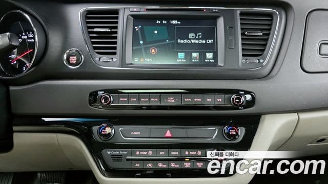 Kia All New Carnival Luxury, 2016 17