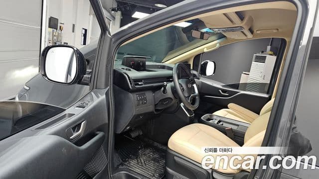 Hyundai Staria Modern, 2025 10