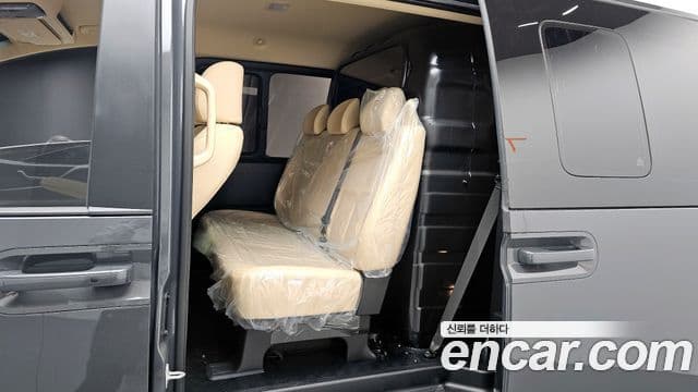 Hyundai Staria Modern, 2025 11