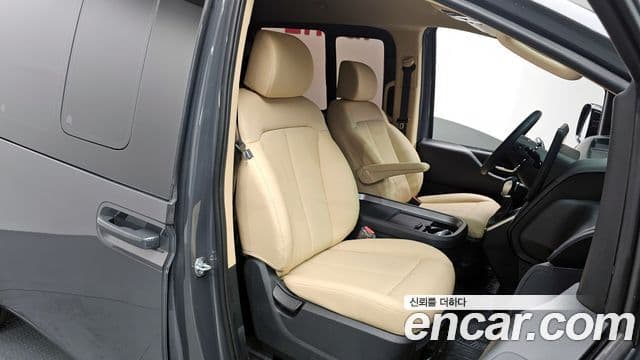 Hyundai Staria Modern, 2025 12