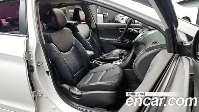 Hyundai Avante MD Premier, 2011 10