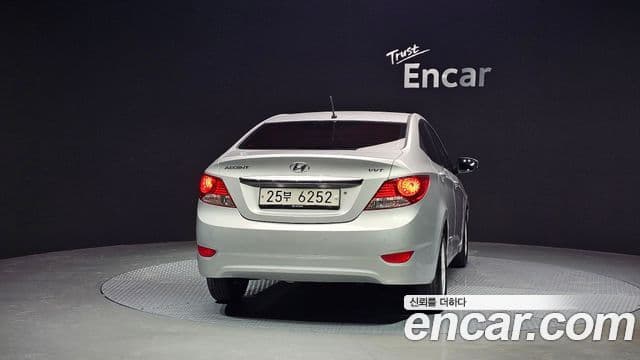 Hyundai Accent(новый кузов / новое поколение) Premier, 2011 4