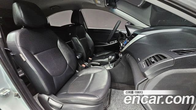 Hyundai Accent(новый кузов / новое поколение) Premier, 2011 10