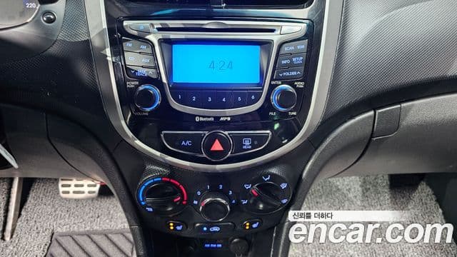 Hyundai Accent(новый кузов / новое поколение) Premier, 2011 15