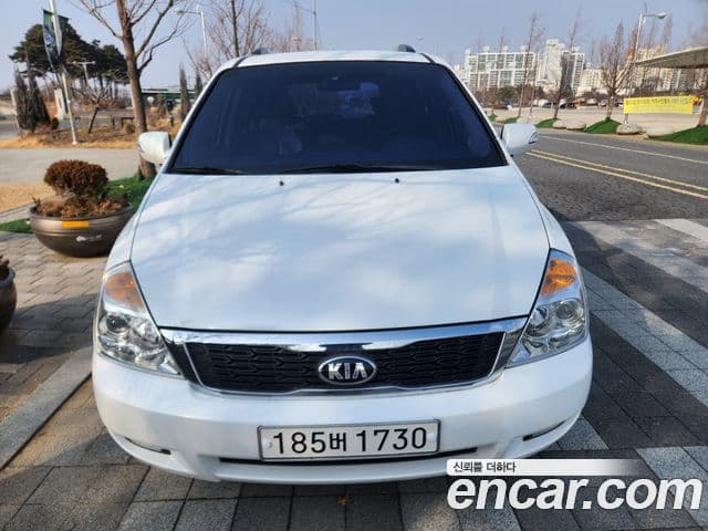 Kia Carnival R Premium, 2014 3