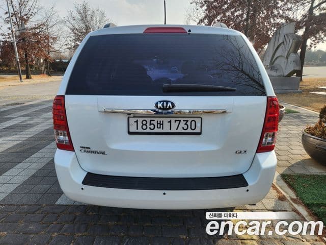 Kia Carnival R Premium, 2014 4