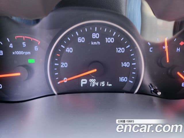 Kia Carnival R Premium, 2014 8