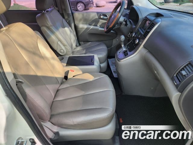 Kia Carnival R Premium, 2014 9